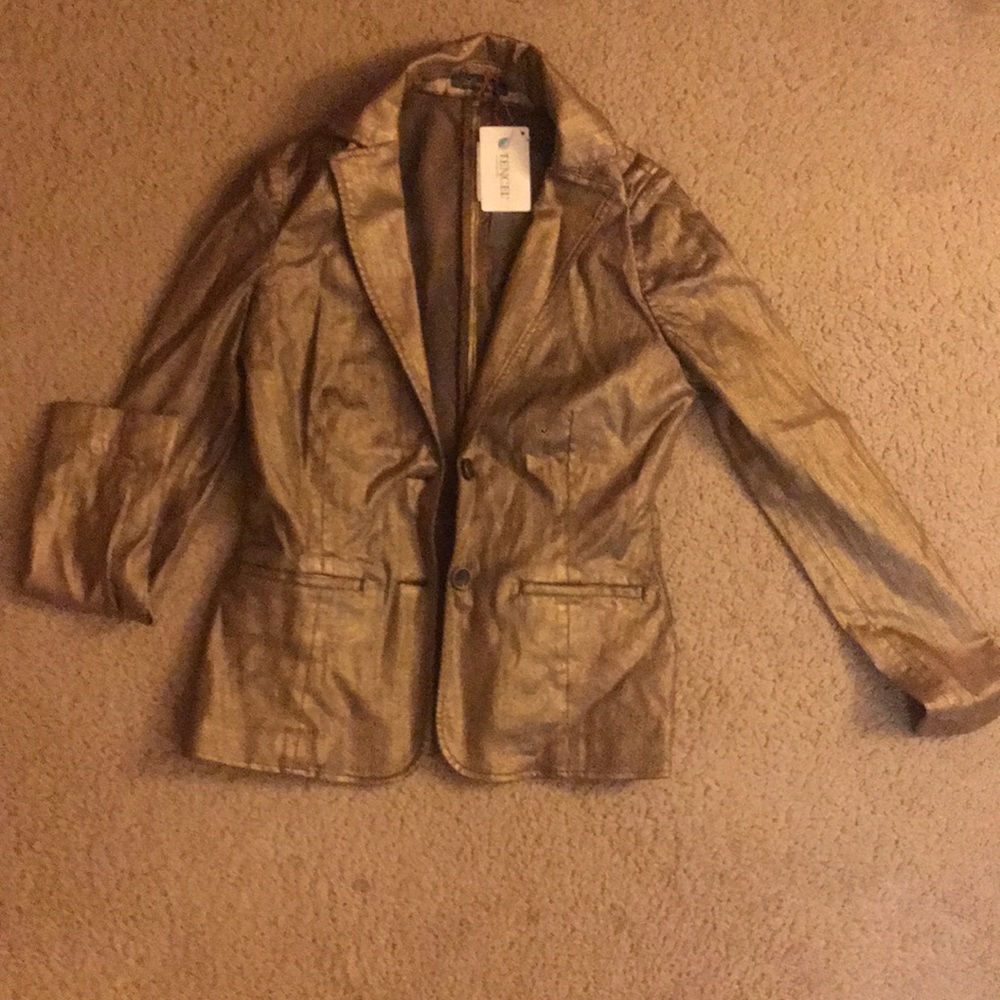 Blazer - Picture 5 of 5